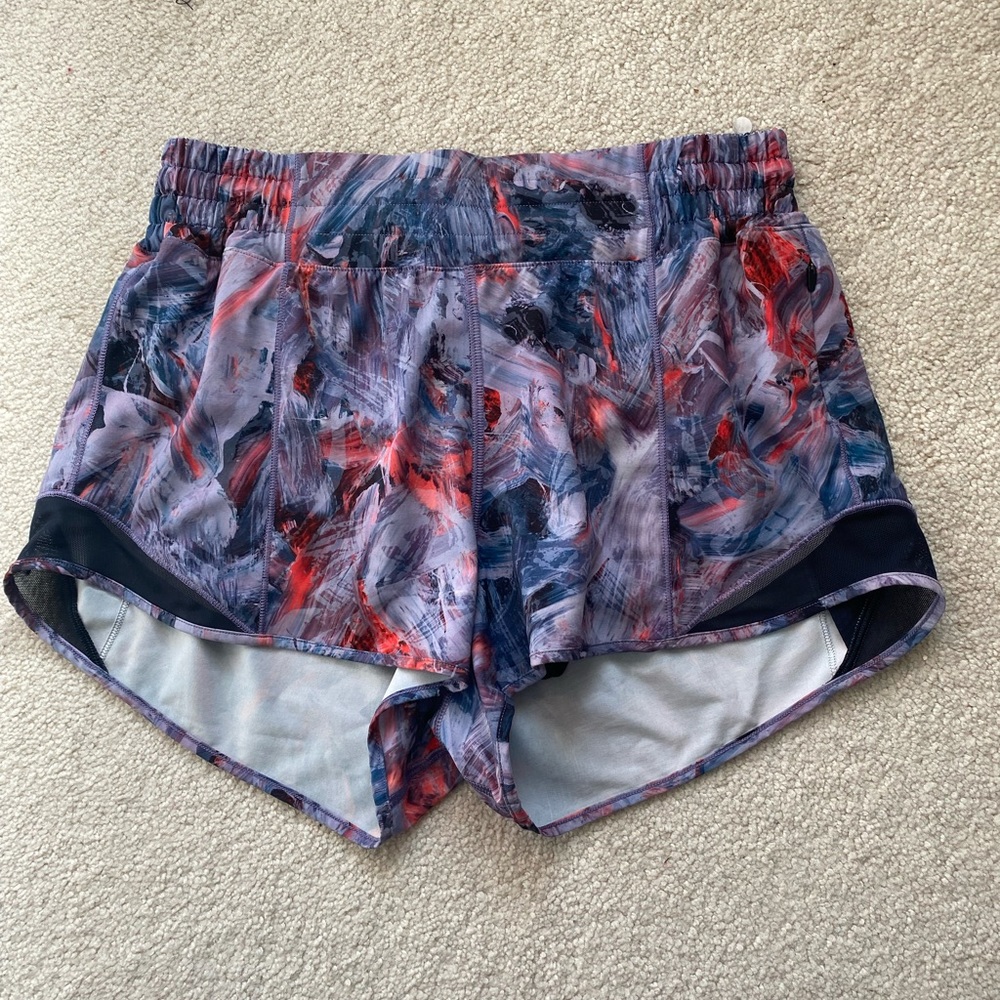 Lululemon hotty hot high-rise, 2.5 inseam shorts